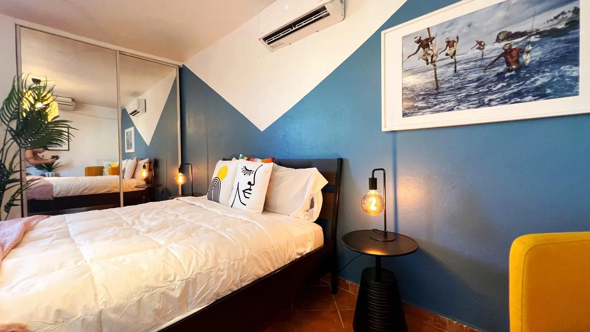 Spacious 2 Bedroom In San Juan+Parking - Steps To Beach Dom wakacyjny