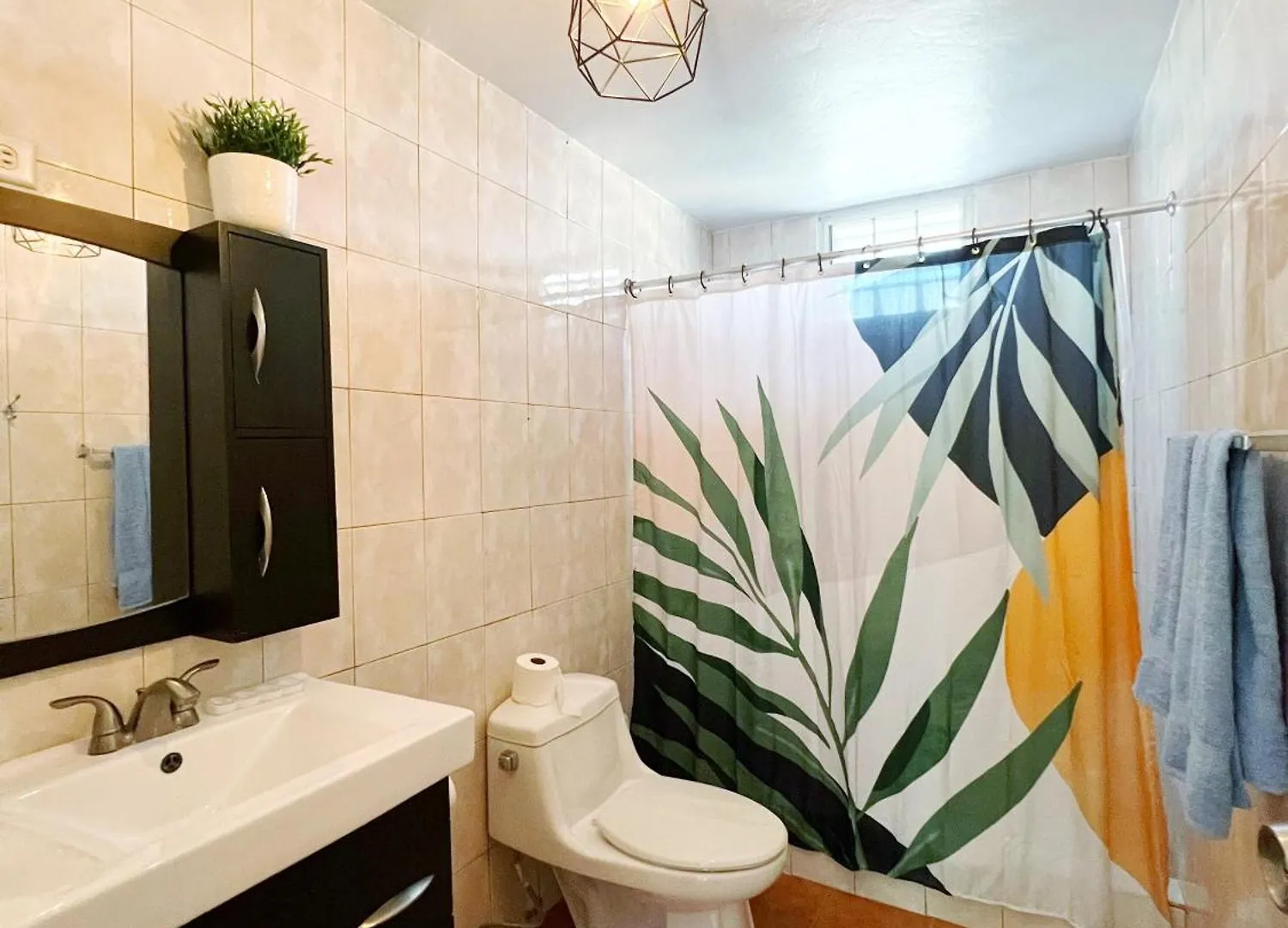 Spacious 2 Bedroom In San Juan+Parking - Steps To Beach Portoryko