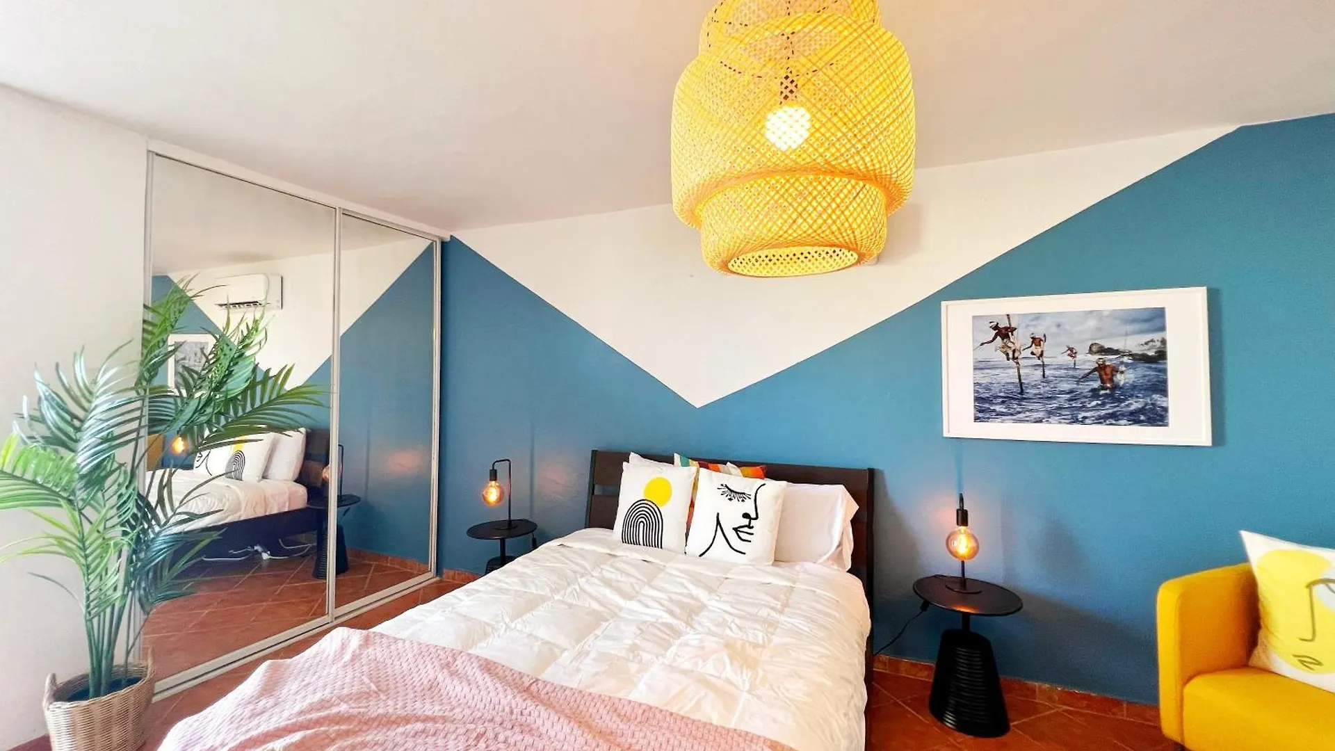 Spacious 2 Bedroom In San Juan+Parking - Steps To Beach Dom wakacyjny